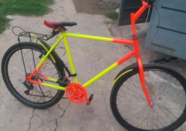 Bicycle for sale only serious person contact me only 6 months used wo b bht kam